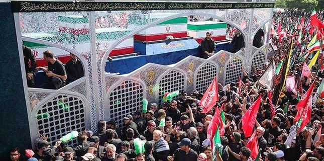Massive Funeral Procession Moves Martyred Leader’s Coffin to Tehran’s Azadi Square
