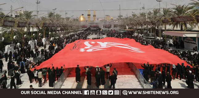 Largest ‘Revenge of Martyr Imam Khamenei’ Banner Raised at Bayn al-Haramayn